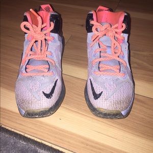 Little kids Lebron’s unisex size 11